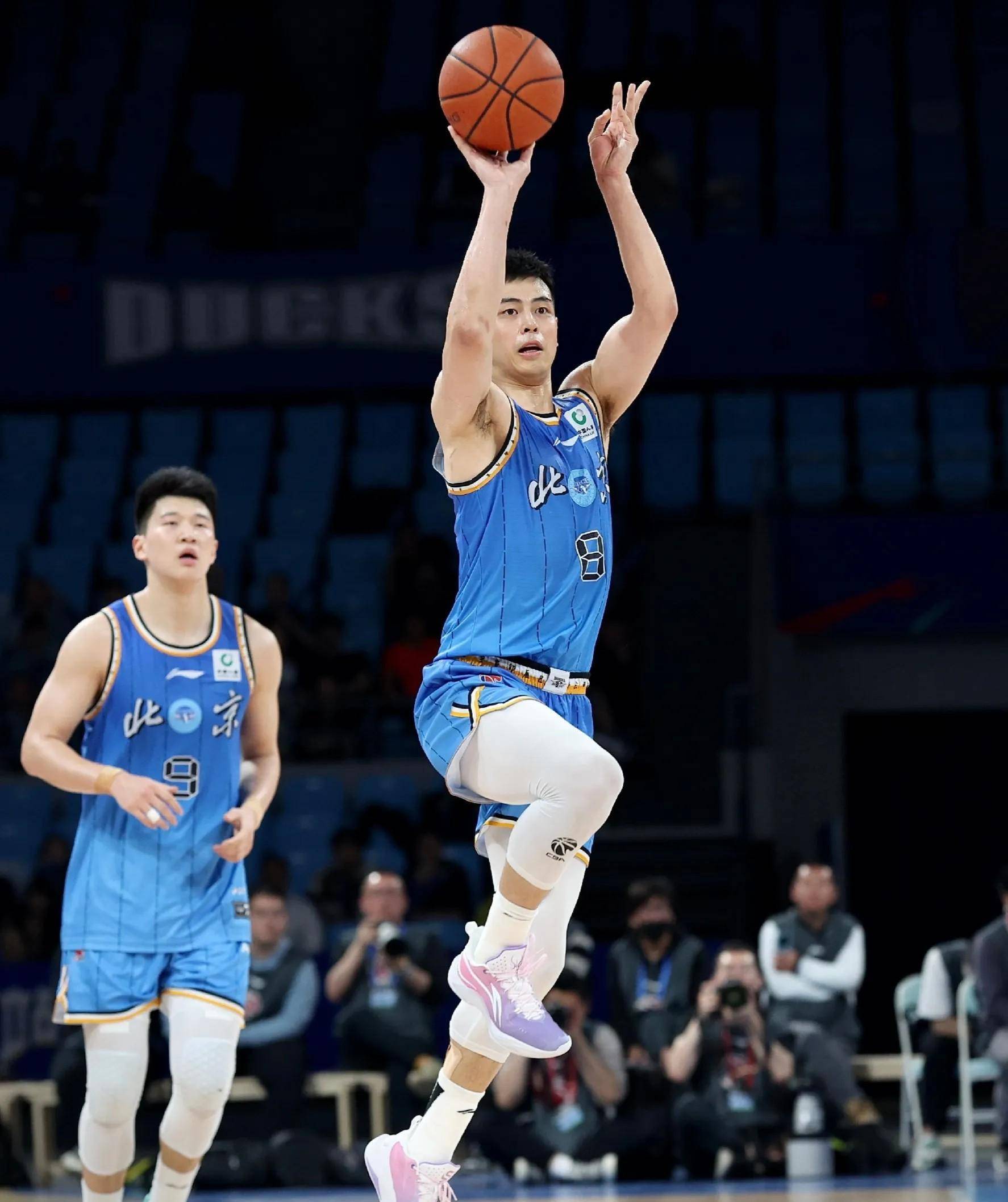 九游体育官网-中超赛程吃紧，北京首钢国际比赛日单刀错失，媒体盛赞，训练强度明显提升(申花中超比赛赛程)